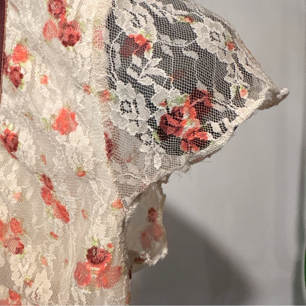 Urban Outfitters Kimchi Blue Cream Floral Lace Blouse - Picture 10 of 14
